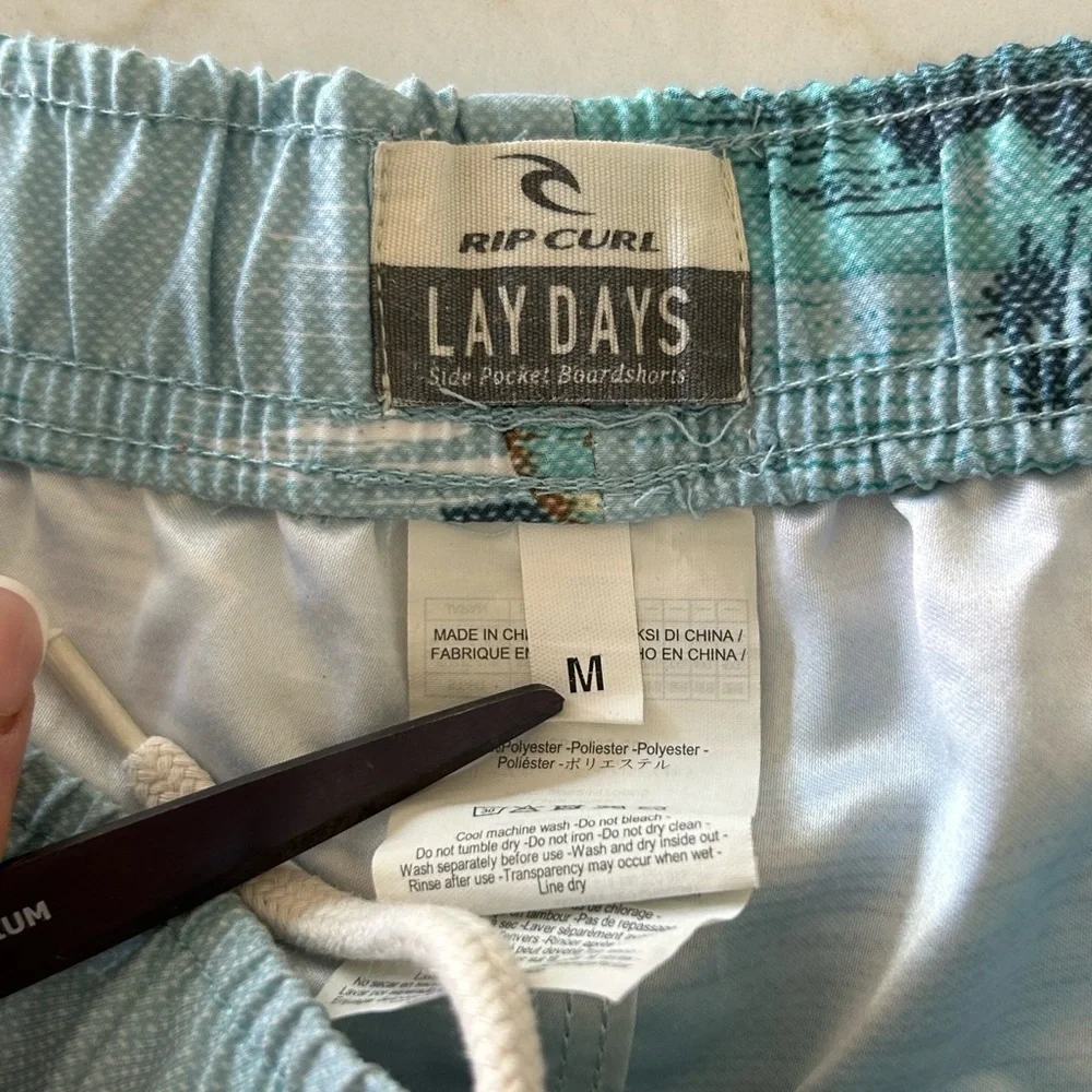 Rip Curl BoardShorts Mens Size M Blue‎ Tropical Island Print Mid Rise